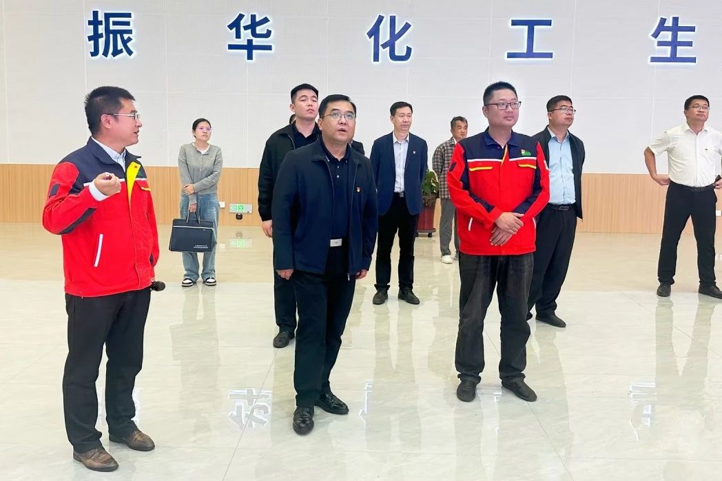 東營港經濟開發(fa)區黨工委委員、組(zu)織人事部部長馬(mǎ)峰一行莅臨振華(hua)化工黨建調研點(diǎn)指導工作